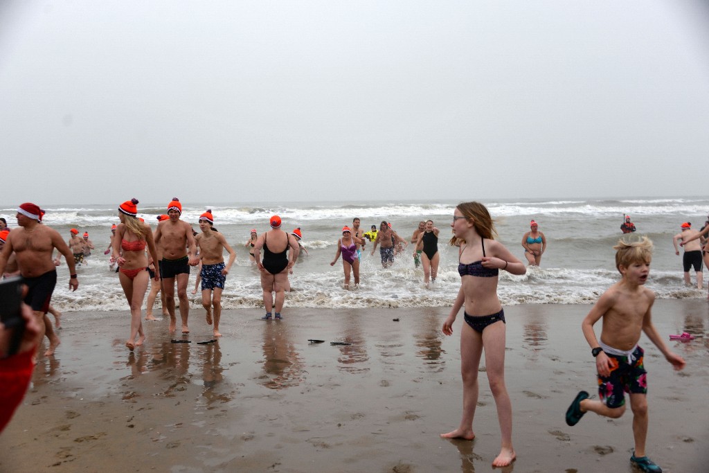 ../Images/Nieuwjaarsduik Nederzandt 2017 073.jpg